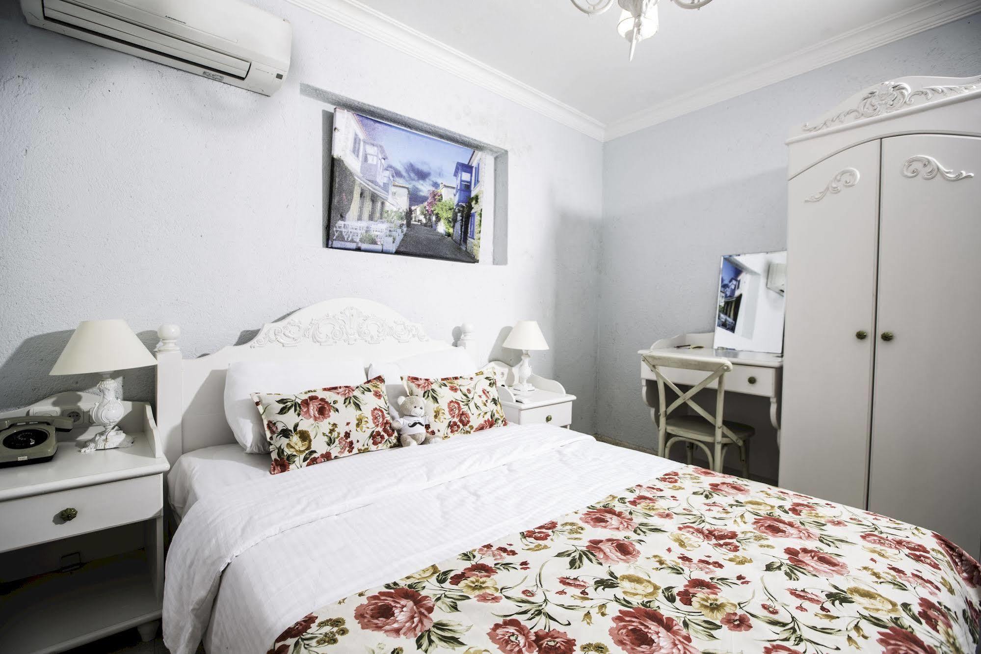 The White Hotel Alacati Exterior photo