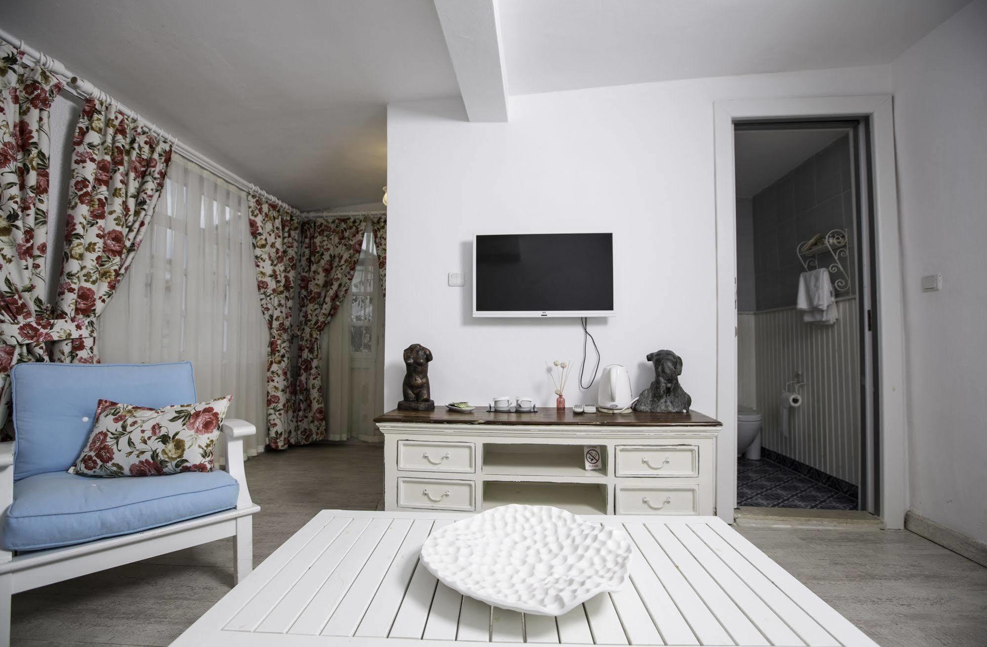The White Hotel Alacati Exterior photo