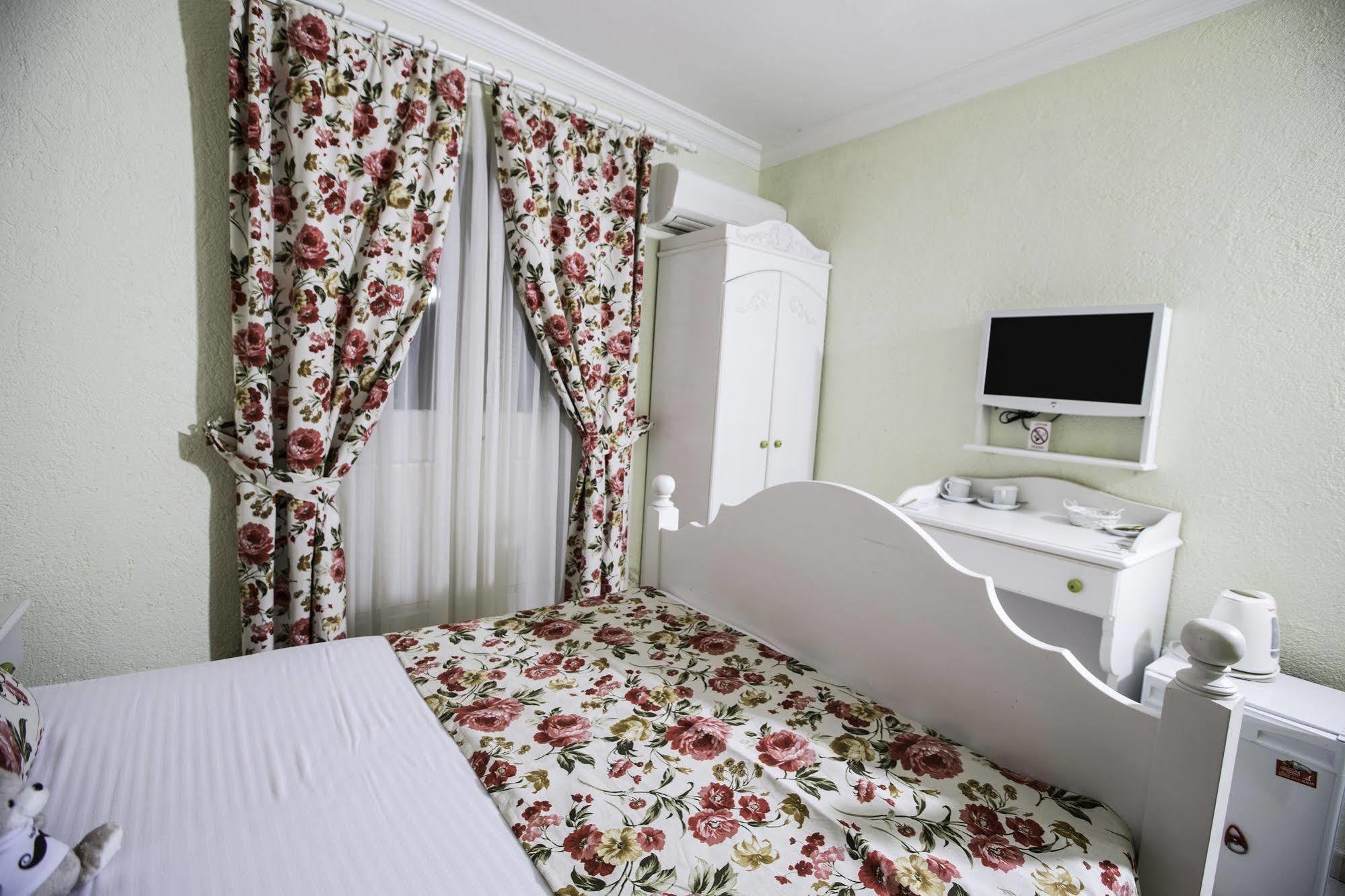 The White Hotel Alacati Exterior photo